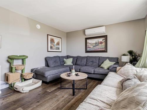 62 Shalimar Crescent, Dartmouth, NS - Indoor Photo Showing Living Room