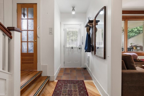 Hall d'entrée/Vestibule - 26 Av. Cedar, Pointe-Claire, QC - Indoor Photo Showing Other Room