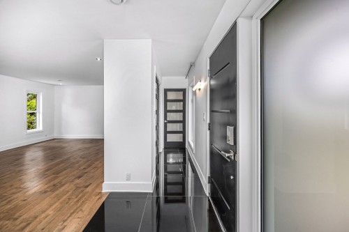 Hall d'entrée/Vestibule - 11 Rue Albert-Perron, Saint-Mathias-Sur-Richelieu, QC - Indoor Photo Showing Other Room