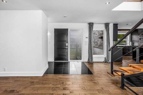 Hall d'entrée/Vestibule - 11 Rue Albert-Perron, Saint-Mathias-Sur-Richelieu, QC - Indoor Photo Showing Other Room