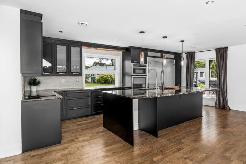 Cuisine - 11 Rue Albert-Perron, Saint-Mathias-Sur-Richelieu, QC - Indoor Photo Showing Kitchen With Upgraded Kitchen