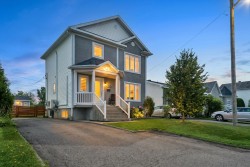 459 Rue Favreau  Saint-Jean-Sur-Richelieu, QC J3B 8R9