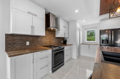 Cuisine - 2219 Ch. Du Curé-Godbout, Farnham, QC - Indoor Photo Showing Kitchen With Upgraded Kitchen