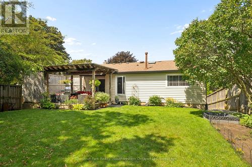 158 Autumn Hill Crescent Kitchener, ON N2N1K8 - 158 Autumn Hill Crescent, Kitchener, ON - Outdoor