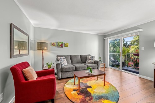 #108-130 Back Rd, Courtenay, BC - Indoor Photo Showing Living Room