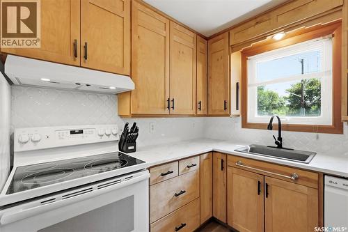 301 29Th Street W, Saskatoon, SK - Indoor Photo Showing Kitchen