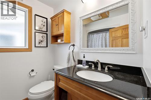 301 29Th Street W, Saskatoon, SK - Indoor Photo Showing Bathroom