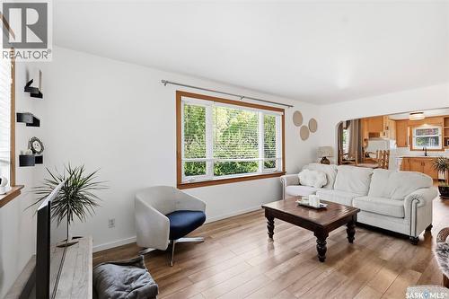 301 29Th Street W, Saskatoon, SK - Indoor Photo Showing Living Room
