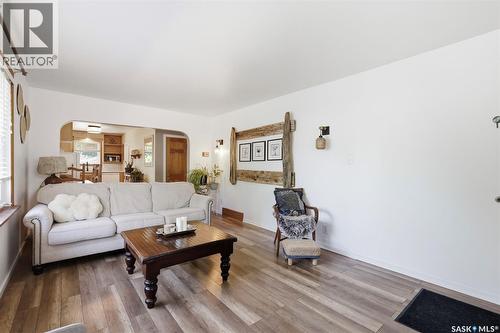 301 29Th Street W, Saskatoon, SK - Indoor Photo Showing Living Room