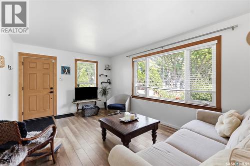 301 29Th Street W, Saskatoon, SK - Indoor Photo Showing Living Room