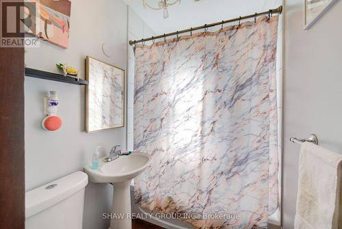 97 Francis Street, Cambridge, ON - Indoor Photo Showing Bathroom