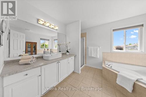 234 Deercroft Avenue, Ottawa, ON - Indoor Photo Showing Bathroom