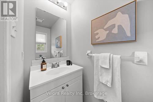 234 Deercroft Avenue, Ottawa, ON - Indoor Photo Showing Bathroom