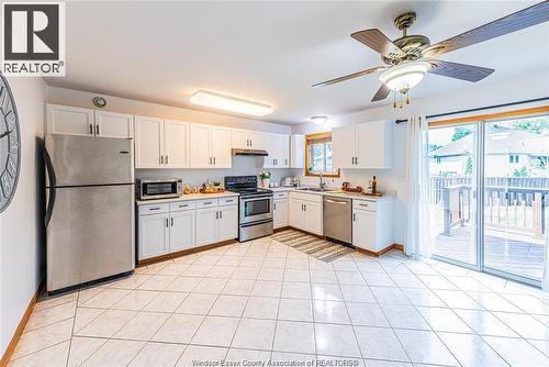 120 Hampton Crescent, Windsor, ON - Indoor Photo Showing Kitchen