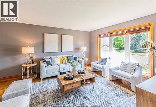 120 Hampton Crescent, Windsor, ON - Indoor Photo Showing Living Room
