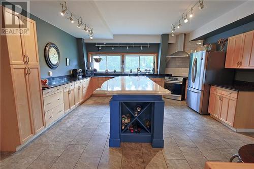 42 Elk'S Club Road, Onaping, ON - Indoor Photo Showing Kitchen With Stainless Steel Kitchen