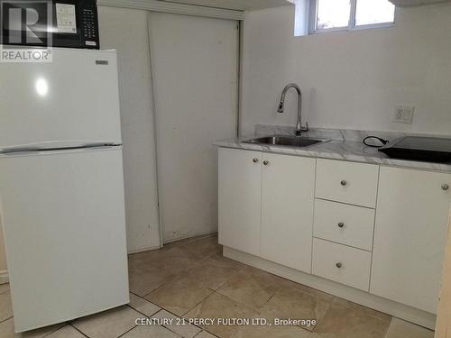 BSMT 2 - 182 CONFEDERATION DRIVE , Toronto, Ontario M1G 1B1 2