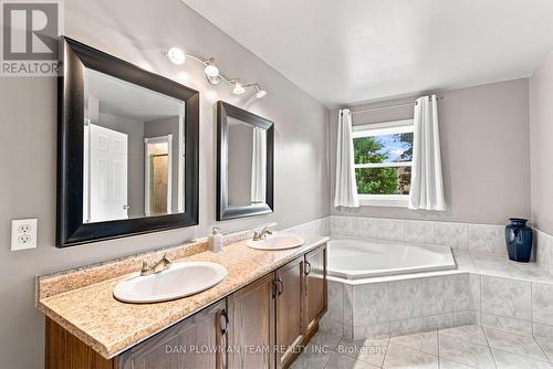 52 Wells Crescent, Whitby, ON - Indoor Photo Showing Bathroom