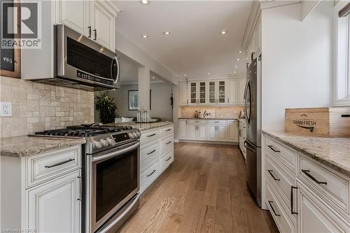 2124 Sandringham Drive, Burlington, ON - Indoor Photo Showing Kitchen With Upgraded Kitchen