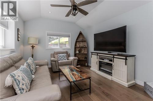 2124 Sandringham Drive, Burlington, ON - Indoor Photo Showing Living Room