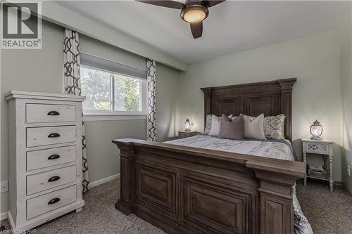 2124 Sandringham Drive, Burlington, ON - Indoor Photo Showing Bedroom