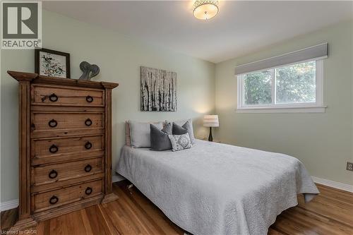 2124 Sandringham Drive, Burlington, ON - Indoor Photo Showing Bedroom