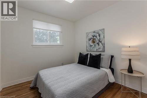 2124 Sandringham Drive, Burlington, ON - Indoor Photo Showing Bedroom
