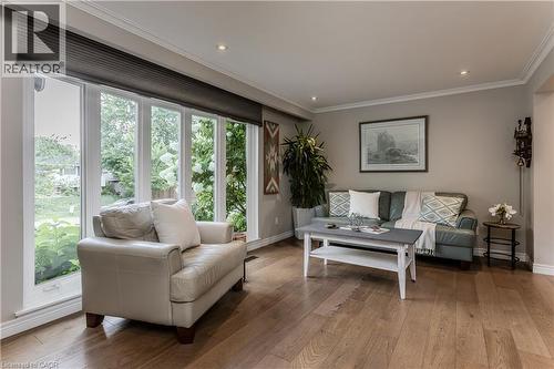 2124 Sandringham Drive, Burlington, ON - Indoor Photo Showing Living Room