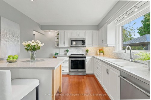2656 Spruce Needle Drive, Mississauga, ON - Indoor Photo Showing Kitchen With Upgraded Kitchen