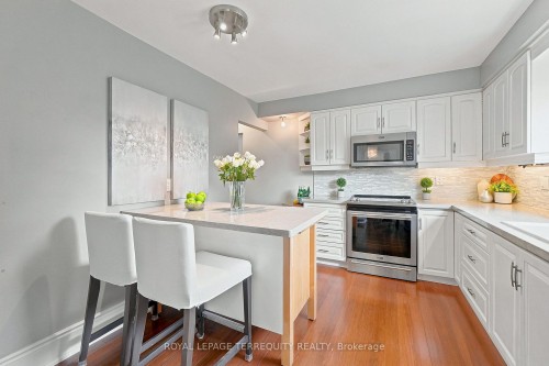 2656 Spruce Needle Drive, Mississauga, ON - Indoor Photo Showing Kitchen With Upgraded Kitchen