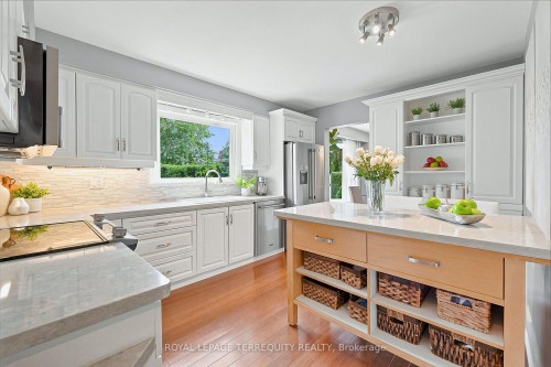 2656 Spruce Needle Drive, Mississauga, ON - Indoor Photo Showing Kitchen