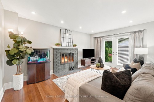 2656 Spruce Needle Drive, Mississauga, ON - Indoor Photo Showing Living Room With Fireplace