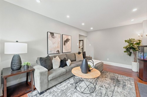 2656 Spruce Needle Drive, Mississauga, ON - Indoor Photo Showing Living Room