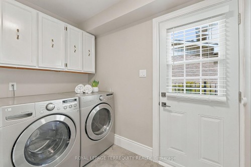 2656 Spruce Needle Drive, Mississauga, ON - Indoor Photo Showing Laundry Room