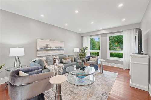2656 Spruce Needle Drive, Mississauga, ON - Indoor Photo Showing Living Room