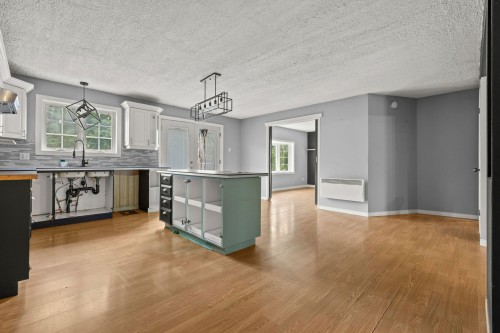 Vue d'ensemble - 763 Ch. De La Pointe-Aux-Fourches, Saint-Damase, QC - Indoor Photo Showing Kitchen