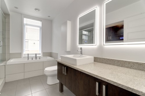 Salle de bains - 3514 Rue Des Francs-Bourgeois, Boisbriand, QC - Indoor Photo Showing Bathroom