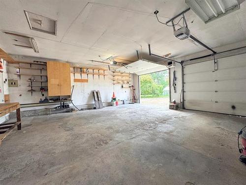 9 Ostermann Rd, St Andrews, MB - Indoor Photo Showing Garage