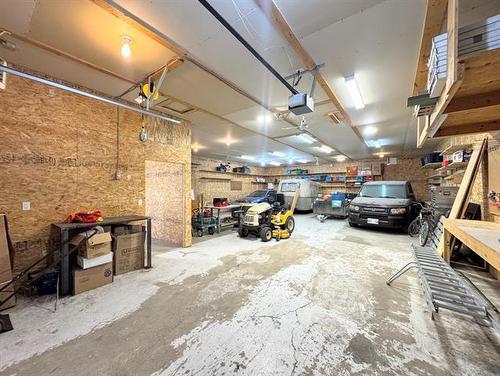 9 Ostermann Rd, St Andrews, MB - Indoor Photo Showing Garage