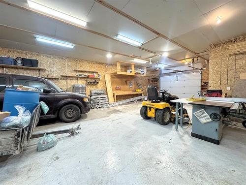 9 Ostermann Rd, St Andrews, MB - Indoor Photo Showing Garage