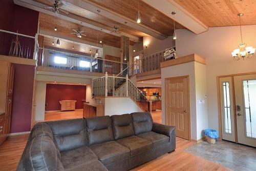 9 Ostermann Rd, St Andrews, MB - Indoor Photo Showing Living Room