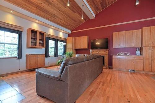 9 Ostermann Rd, St Andrews, MB - Indoor