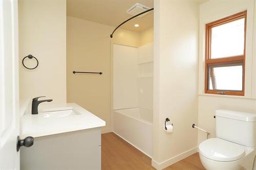 591 Church Ave, Winnipeg, MB - Indoor Photo Showing Bathroom