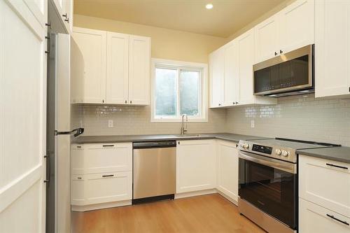 591 Church Ave, Winnipeg, MB - Indoor Photo Showing Kitchen With Upgraded Kitchen