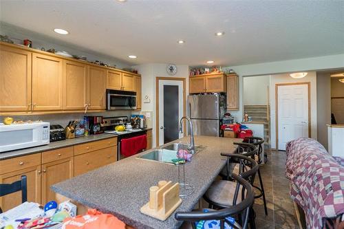 11 Brunet Prom, Winnipeg, MB - Indoor Photo Showing Kitchen With Double Sink