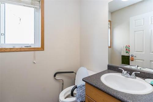 11 Brunet Prom, Winnipeg, MB - Indoor Photo Showing Bathroom