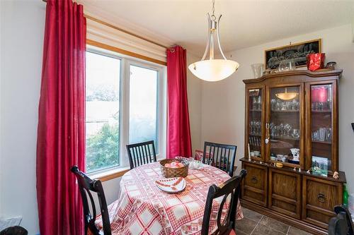11 Brunet Prom, Winnipeg, MB - Indoor Photo Showing Dining Room