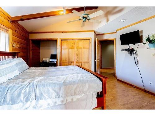 106 Island Avenue, Neebing, ON - Indoor Photo Showing Bedroom