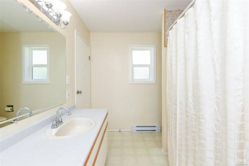 635 Pritchard Rd, Comox, BC 