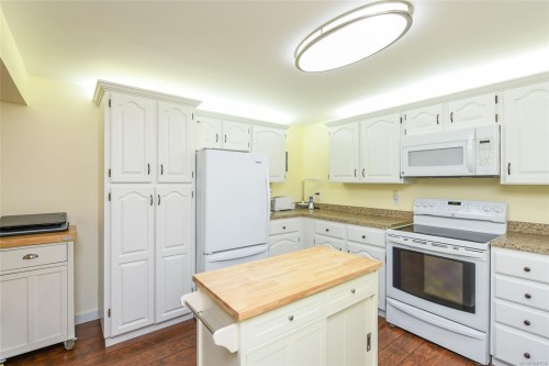 635 Pritchard Rd, Comox, BC 